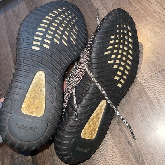 Yeezy Boost 350 V2 Yecheil - Picture 4 of 6